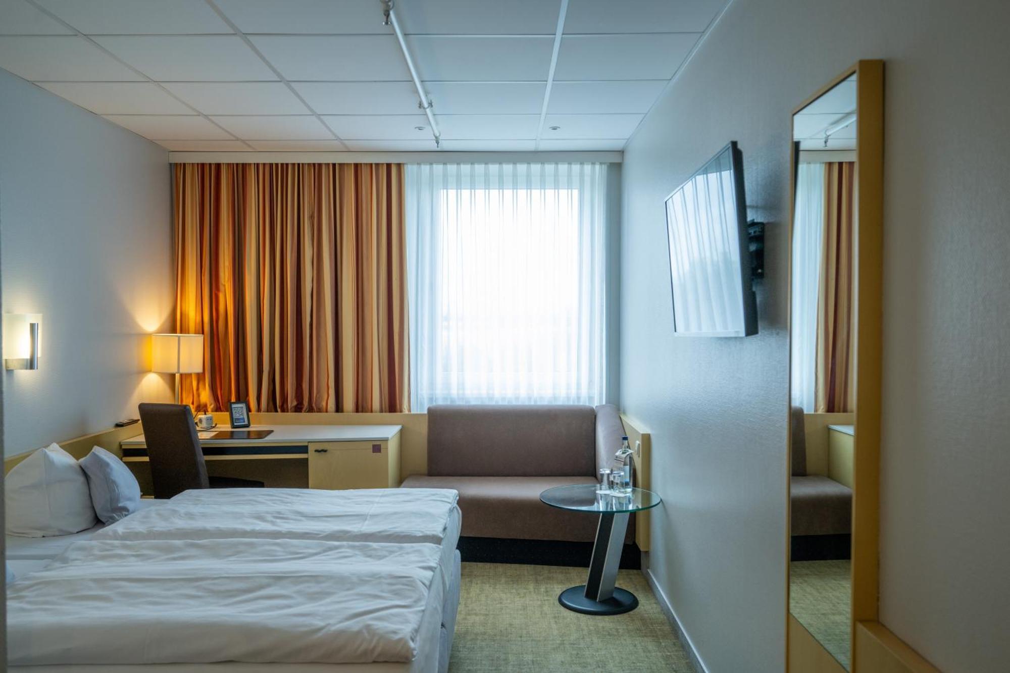 Best Western Hotel Prisma Neumünster Екстериор снимка